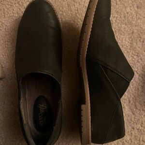 AEROSOLES Black Slip-On Flats